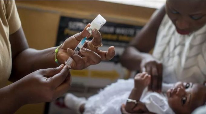 De vastes campagnes de vaccination d'enfants menacées à travers le monde