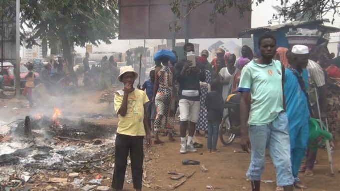 Conakry :  Les habitations de fortune des mendiants incendiées par les forces de l'ordre